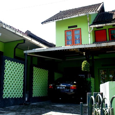Bayu Murti Homestay ジョグジャカルタ エクステリア 写真