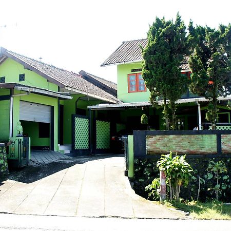 Bayu Murti Homestay ジョグジャカルタ エクステリア 写真